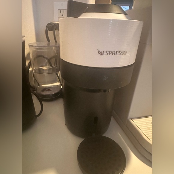 Nespresso Vertuo Next in Black and White - Picture 5 of 5